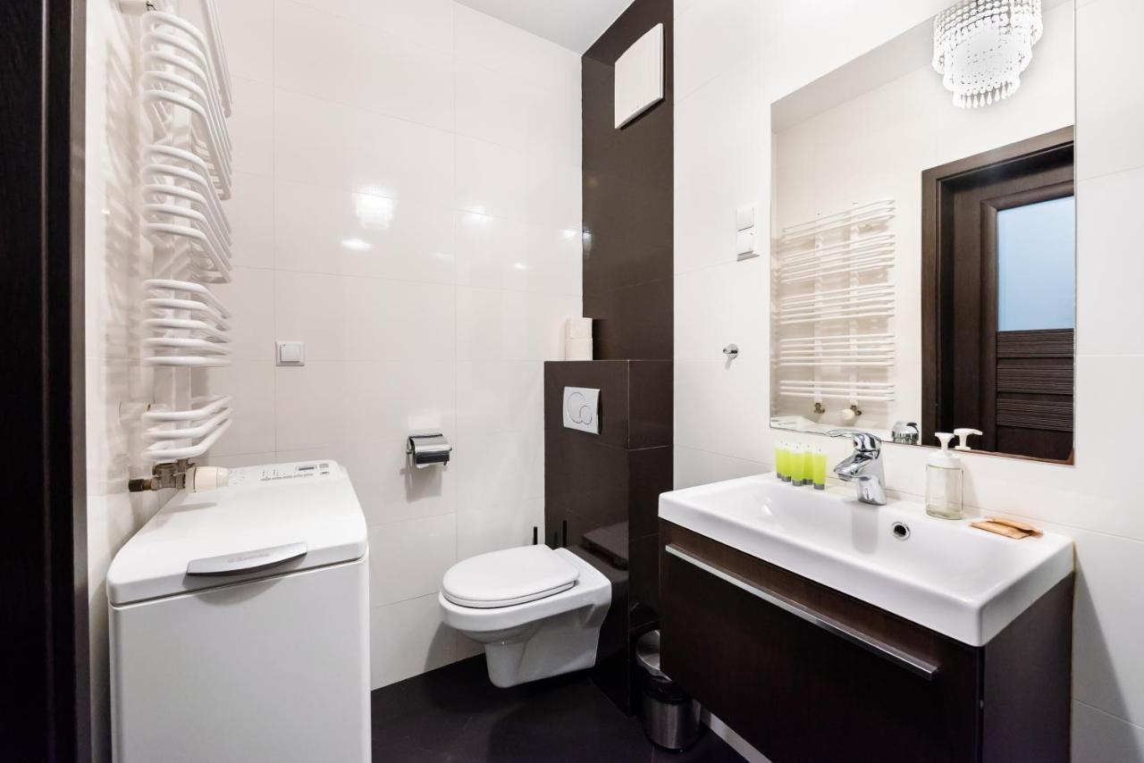 Wola Pleasure Place Apartment Varsavia Esterno foto
